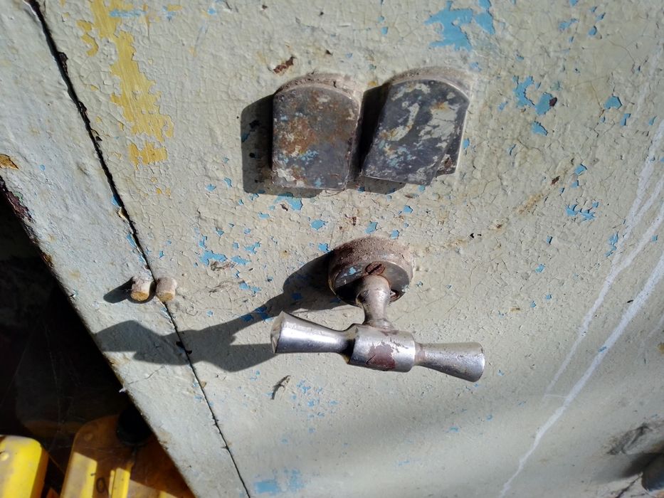 Продается сейфсоветского образца,годов 80х