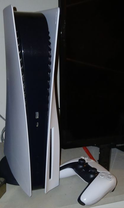 Vemdo PS 5 + 1 comando  muito pouco utilizada