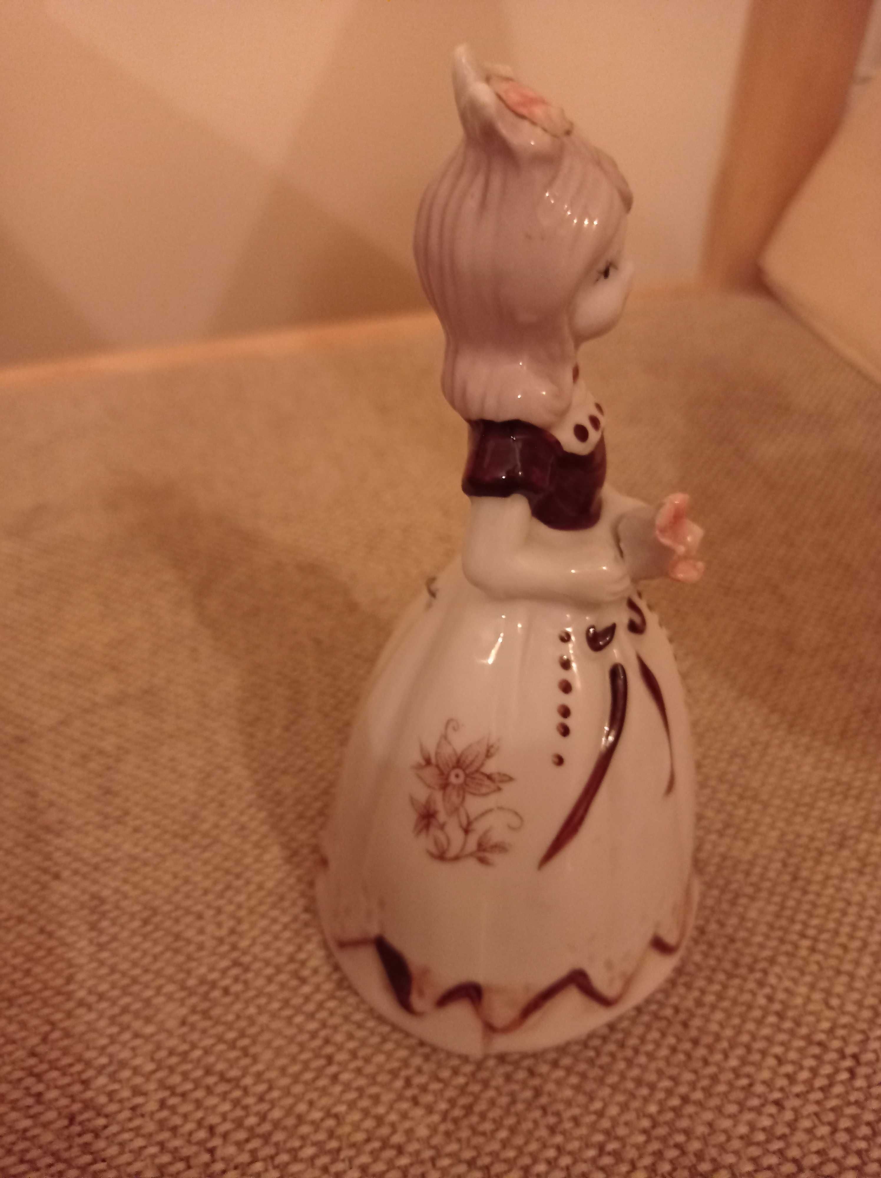 Porcelanowa figurka dziewczynka z kwiatem Dzwonek