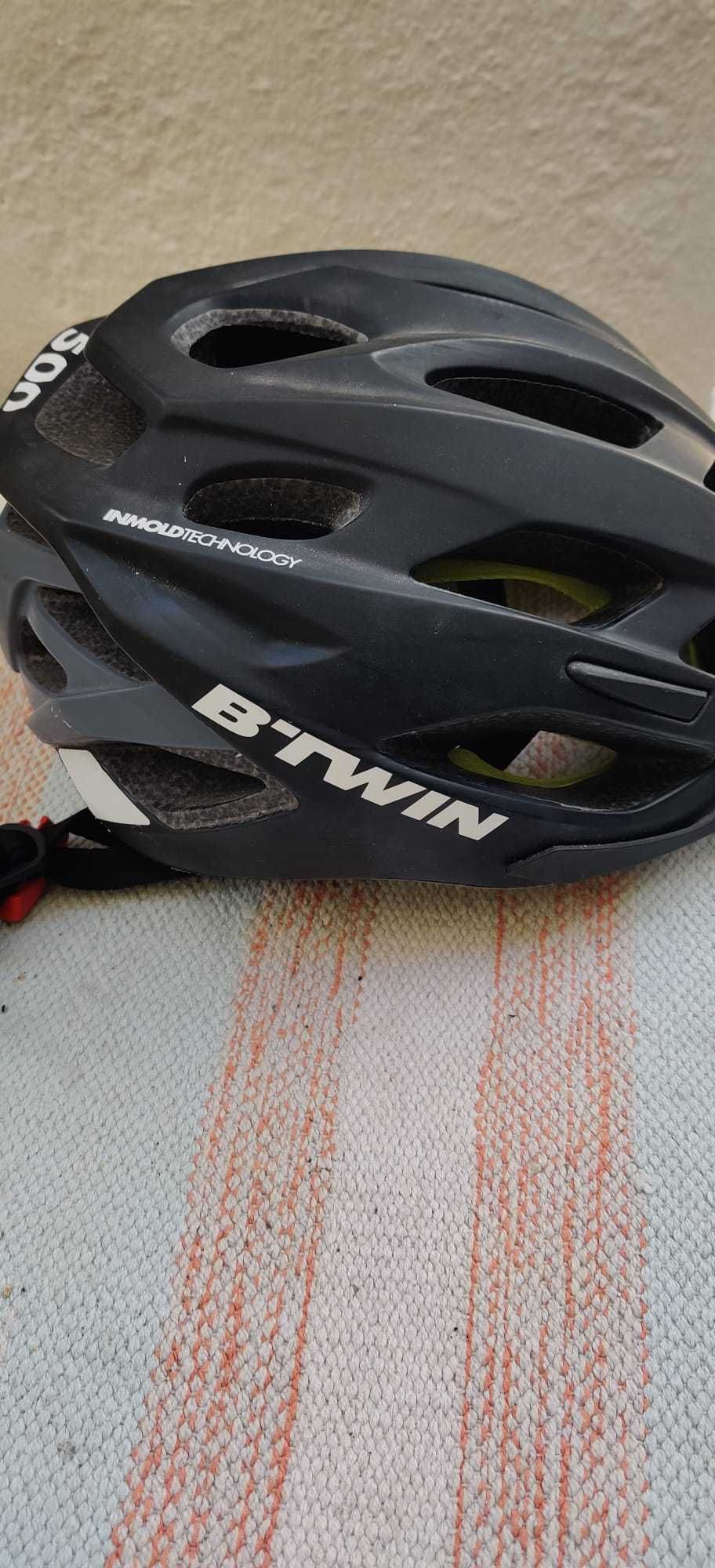 capacete de bicicleta preto