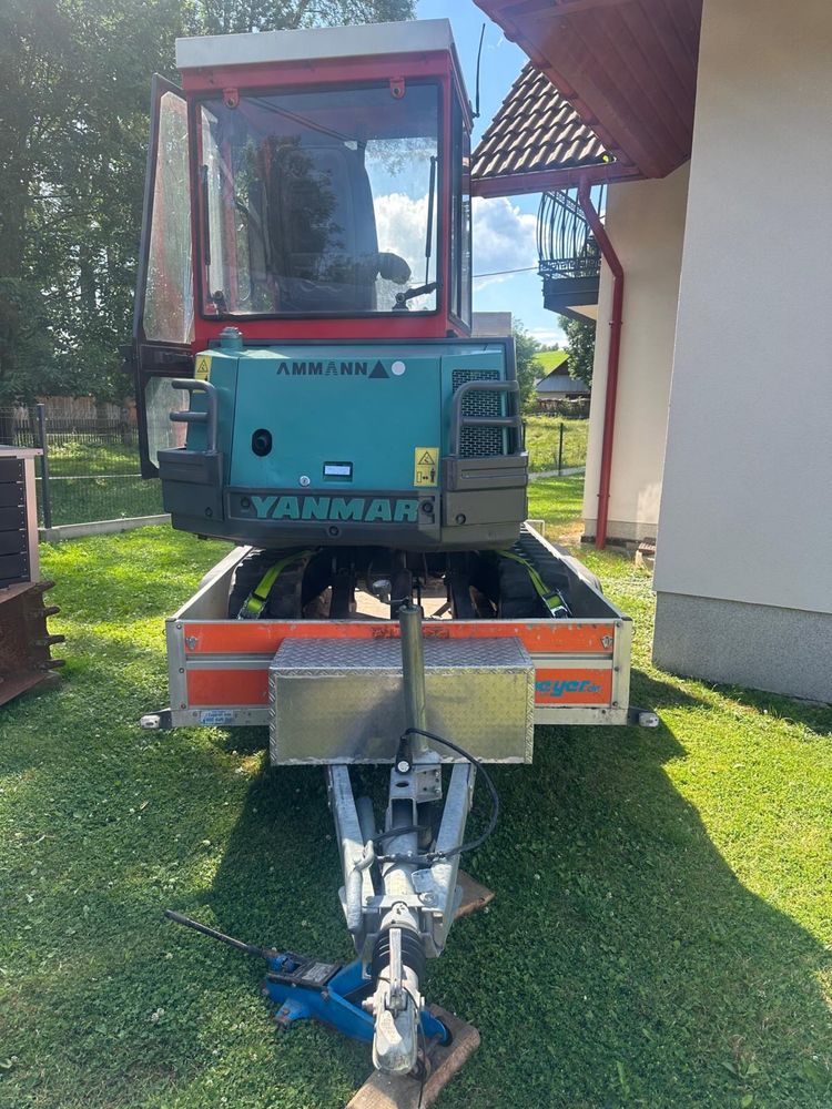 Koparka Yanmar B 22 z dwoma łyżkami .