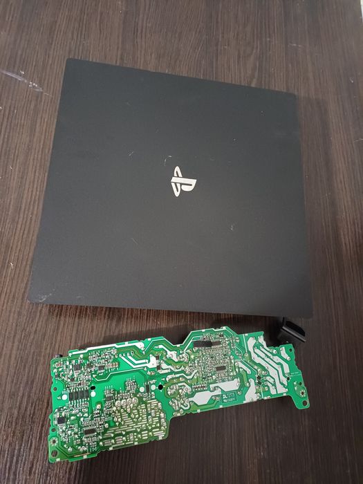 Продам PS 4 на запчастини