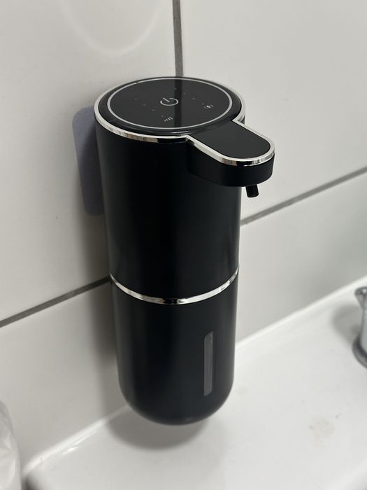 Nowoczesny bezdotykowy automatyczny dozownik mydła w pianie