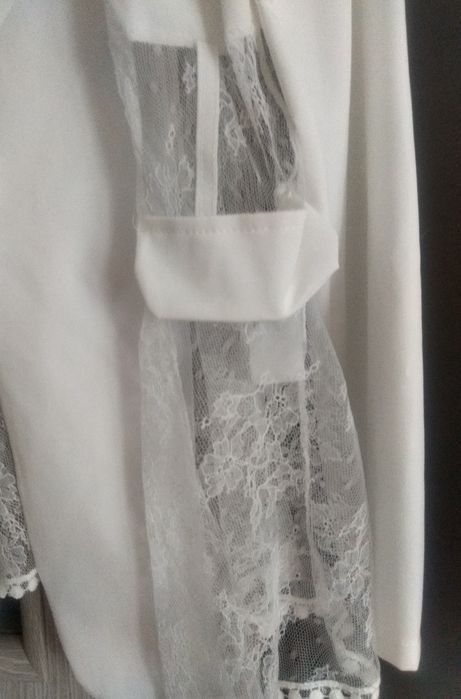 Nowy z metką elegancki garnitur damski z dodatkiem koronki