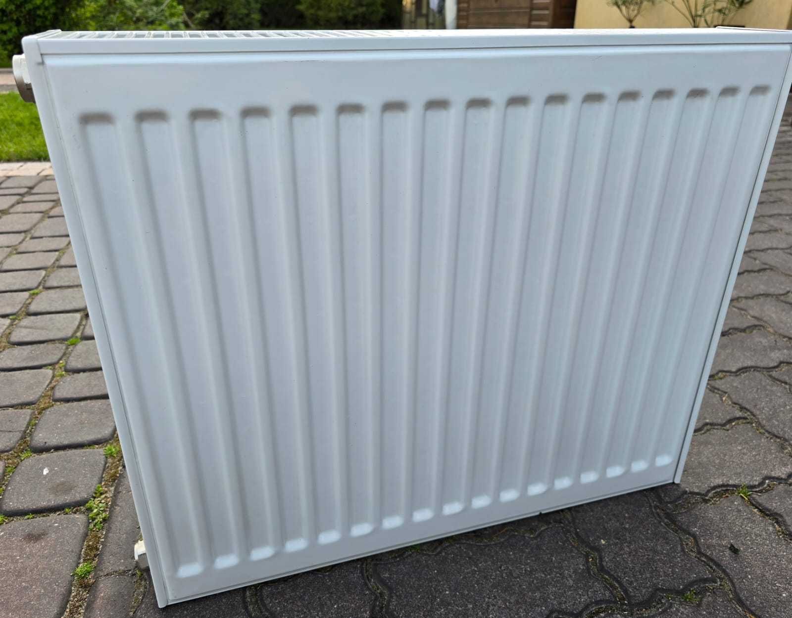 Grzejnik biały, szerokość 55 cm