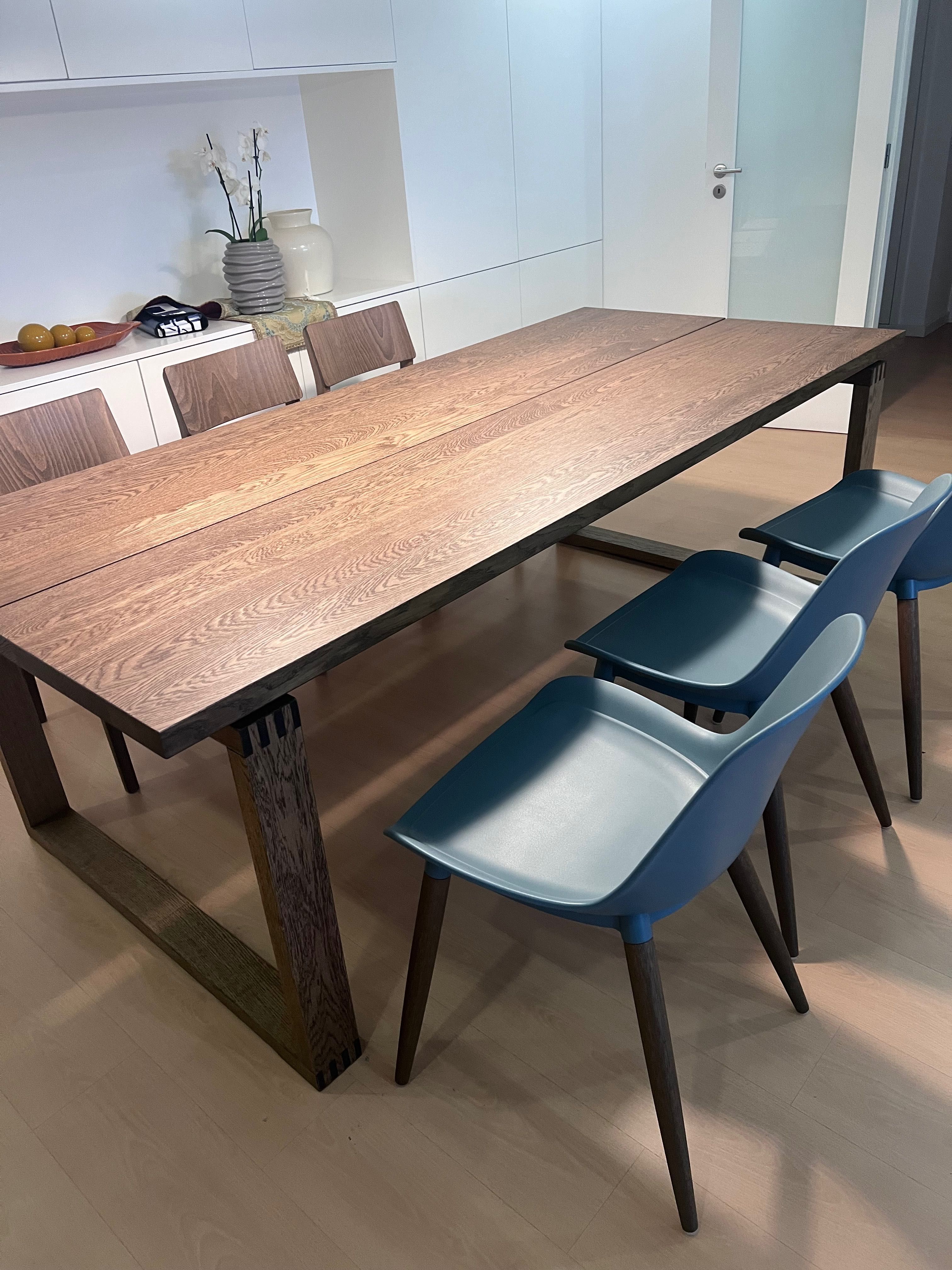 Mesa de jantar novissima 6 lugares em Carvalho castanho