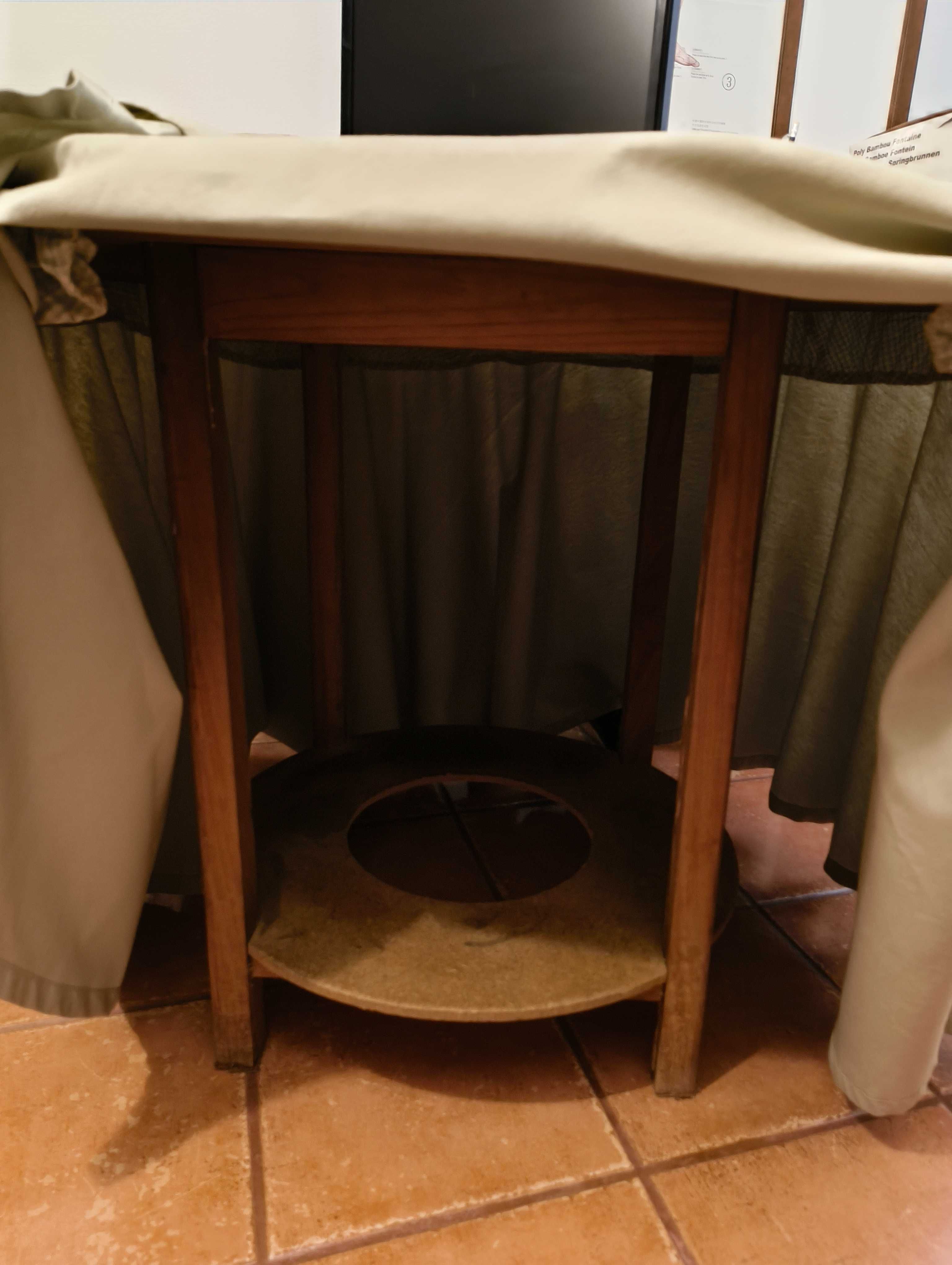 Mesa de camilha c/ 4 cadeiras dobráveis