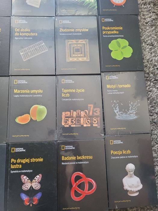 Zestaw 37 ksiazek z serii Świat jest matematyczny