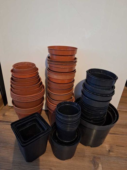 Doniczki produkcyjne około 105 sztuk małe duże