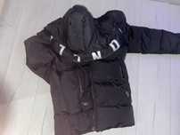Зимняя куртка Moncler M розміру, ні яких пошкоджень.