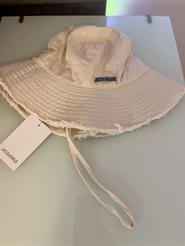 Chapeu da jacquemus bege