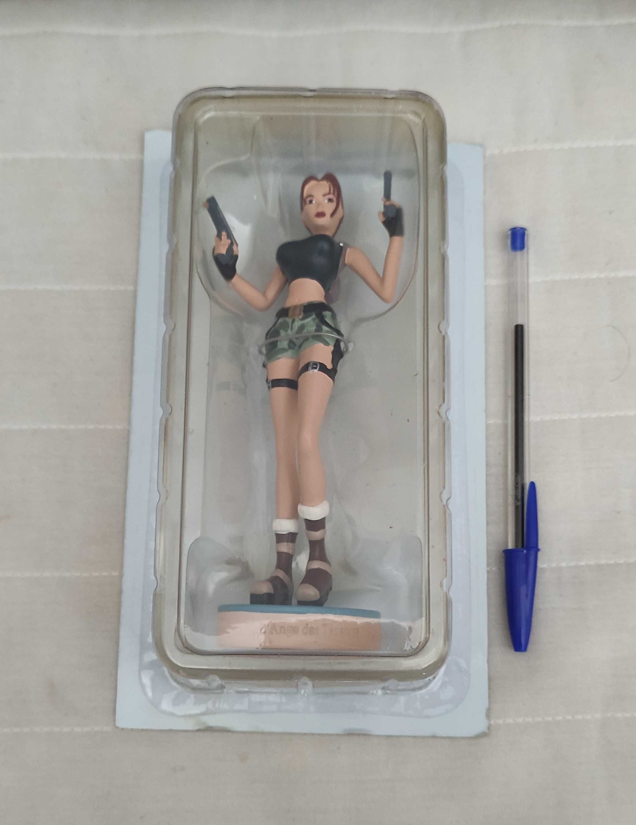 Lara Croft Tomb Raider Nova/Selada na caixa - Estatueta 17cm