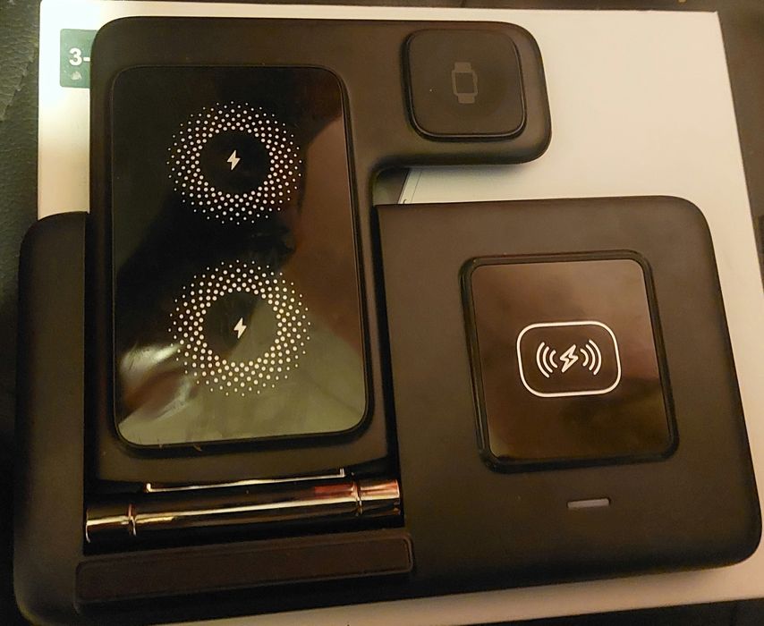 3 IN 1 Wirsless Charger


Input.:9V/2A 12V/1.5A


Mobile phons output: