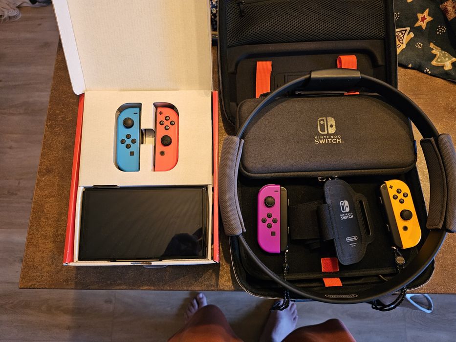 Nintendo Switch OLED + akcesoria + RingFit Adventure