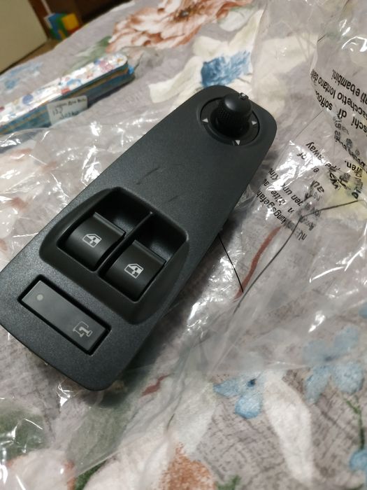 Блок управління дзеркалами та склопідіймачами