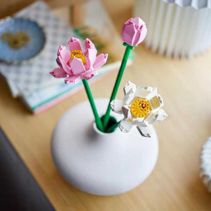 Zestaw klocków LEGO ICONS 40647 Kwiaty lotosu na prezent Wielkanoc