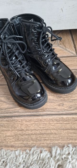 Черевички для дівчинки.