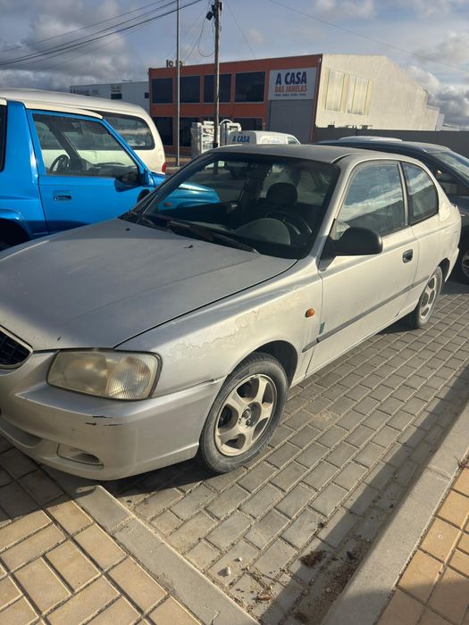 Hyundai Accent.       .