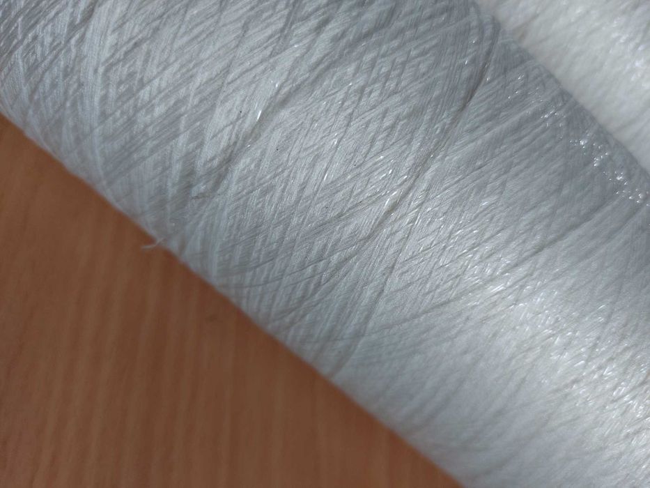 Biała, cienka, lśniąca nitka dodatkowa do robótek - 0,5 kg