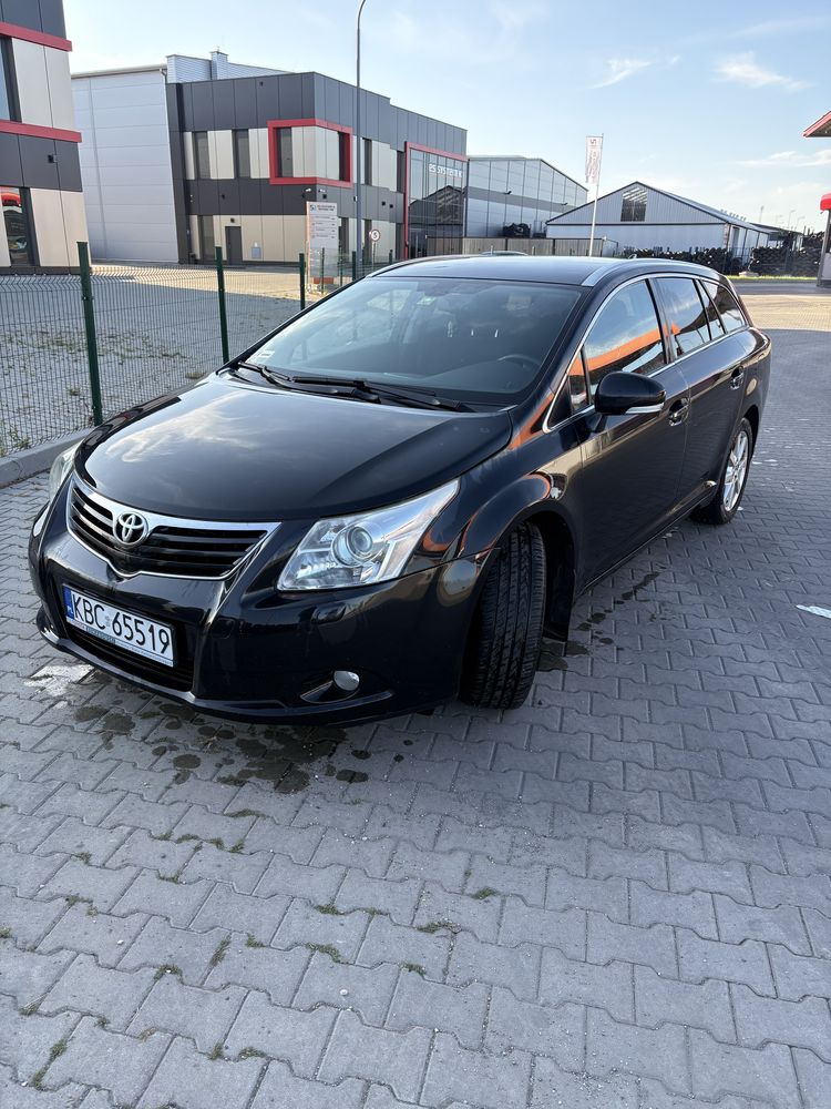 Toyota Avensis t 27 2010 rok