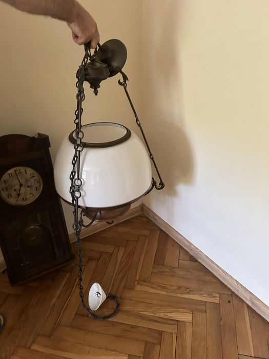 Żyrandol retro biały klosz