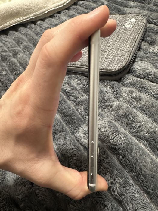 Iphone SE 64 GB 2020 року