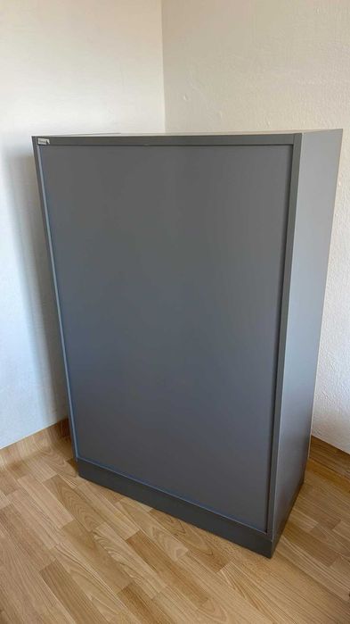 Drewniana szafa stojąca zamykana na klucz 80x44 cm, wys. 1,26 m