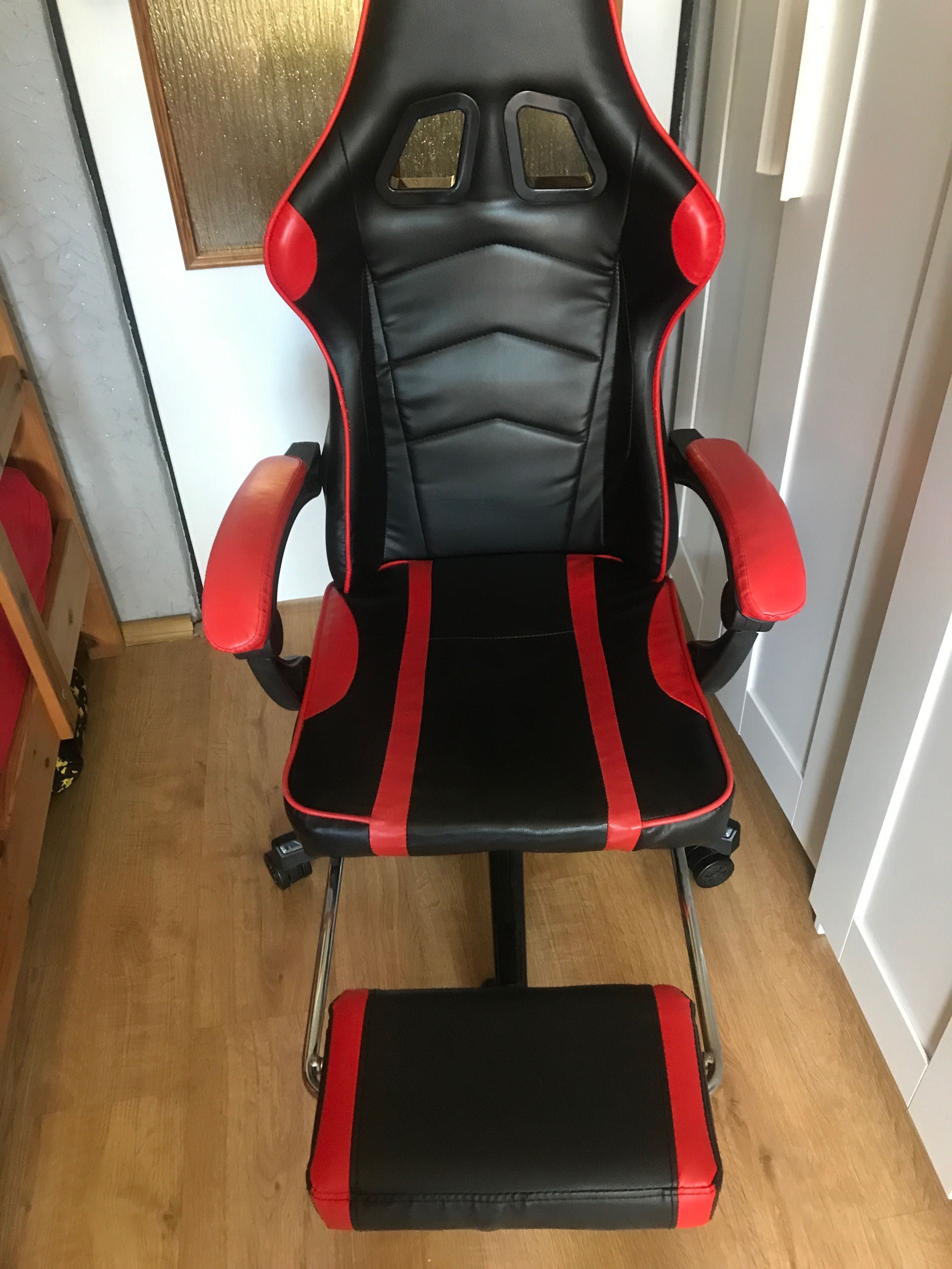 Fotel krzesełko gamingowe na kółkach podnózek