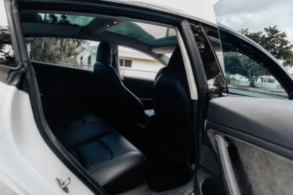 Tesla Model 3      2018