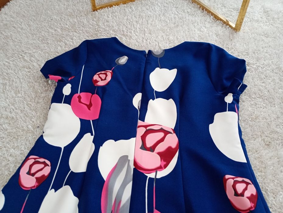 Sukienka w kwiaty plus size