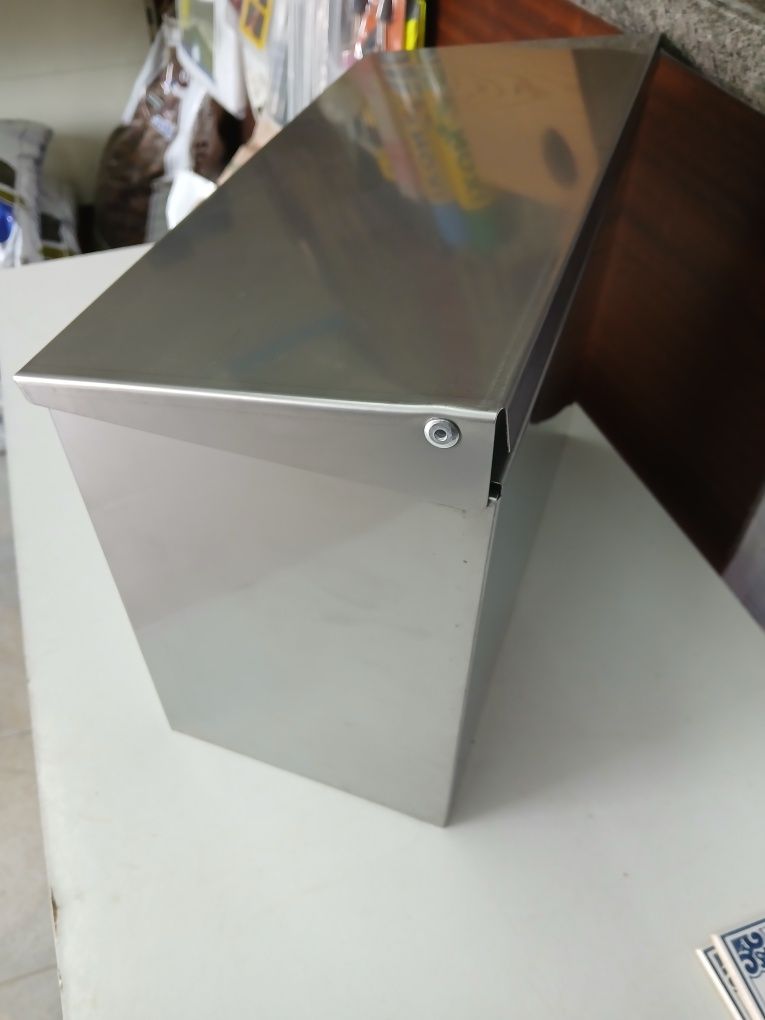 Caixa de pão inox
