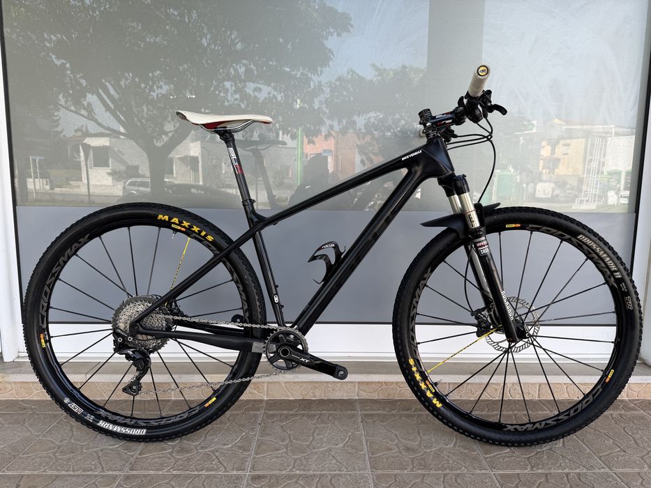 Bicicleta de BTT muito bem equipada!!