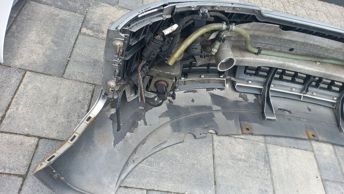 Audi a4 b6 zderzak przód przedni srebrny ly7w  spryski czujniki