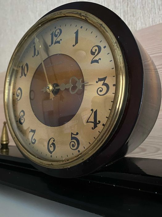 Продам старинные часы Весна