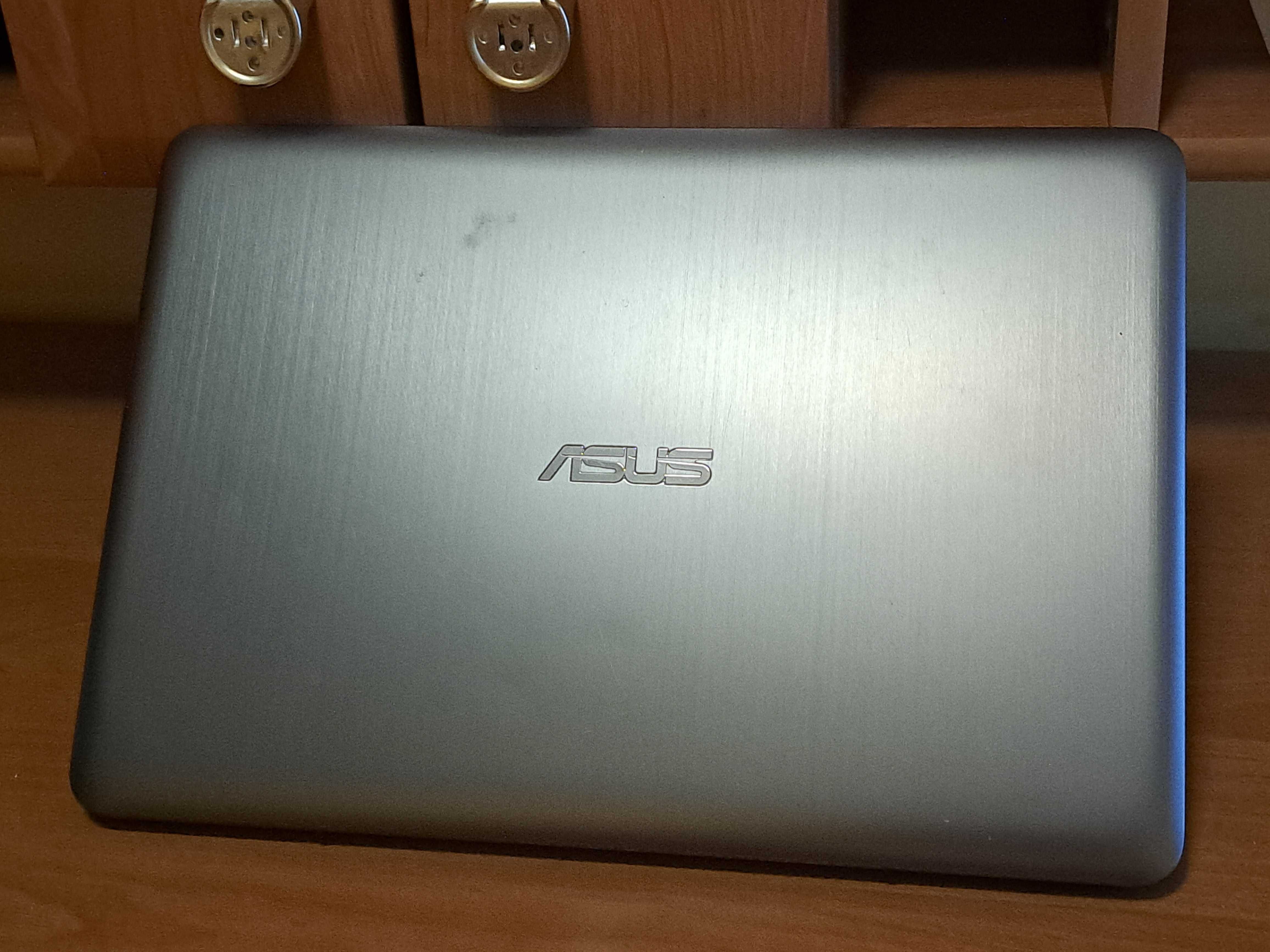 Laptop Asus E403S Intel Pentium N3700 2/32GB EMMC