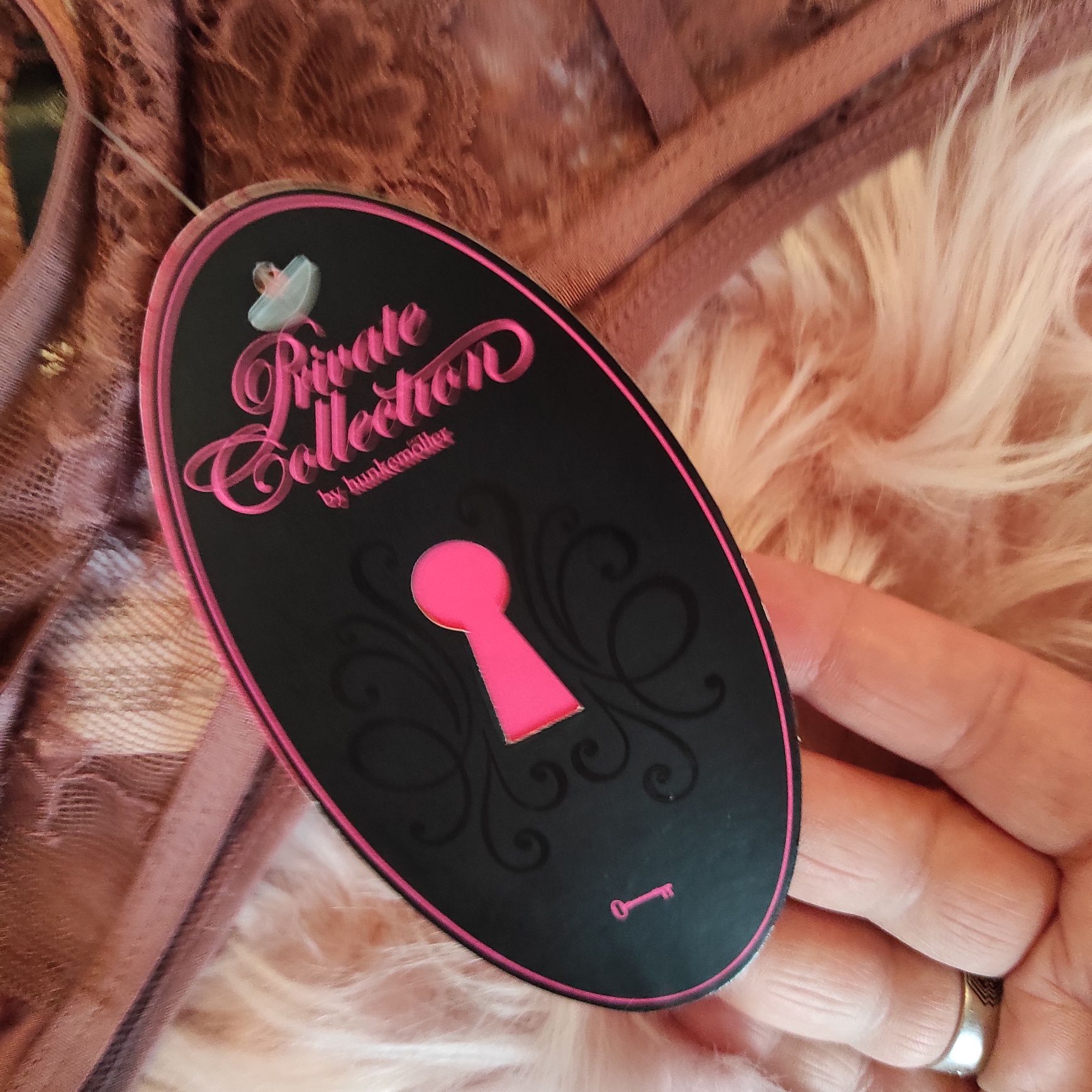 Еротичні трусики private collection від hunkemoller з відкритим доступ