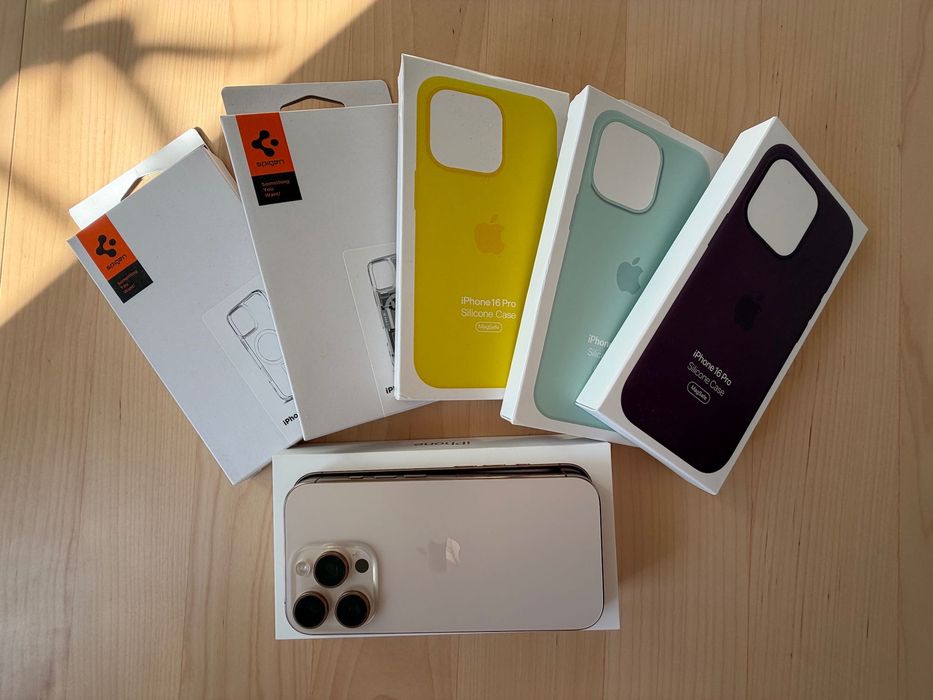 iPhone 16 Pro 128GB pustynny tytan + 2 etui