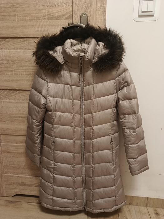 Jasno beżowa długa ocieplana damska kurtka płaszcz