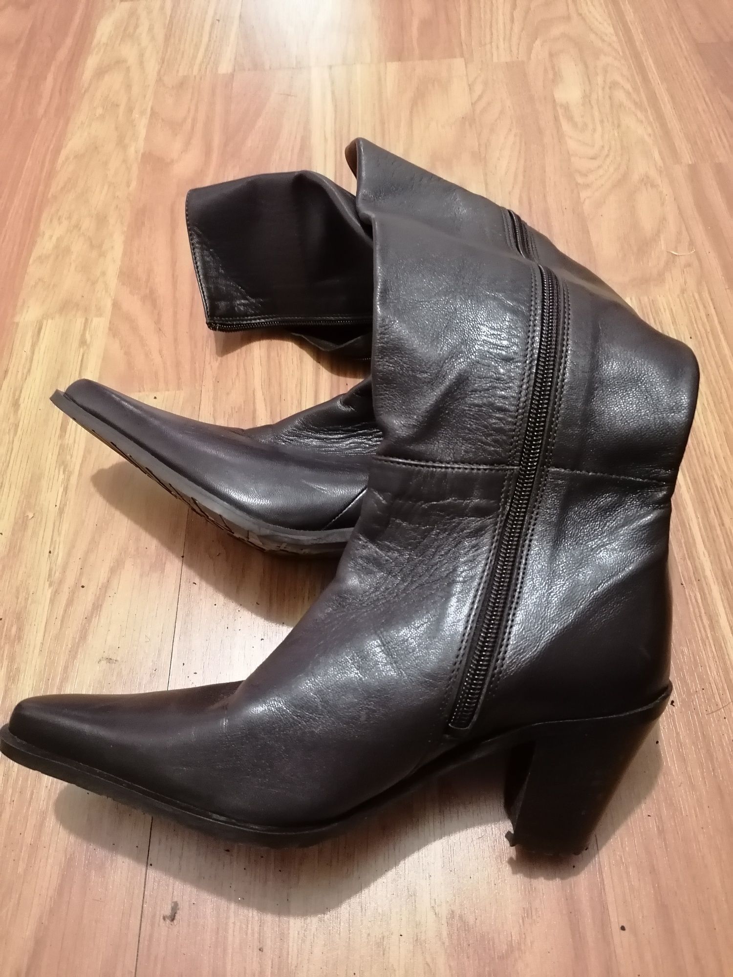 Botas  Hera cano alto em pele