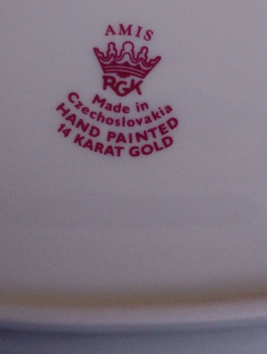 Koszyczek z różowej porcelany