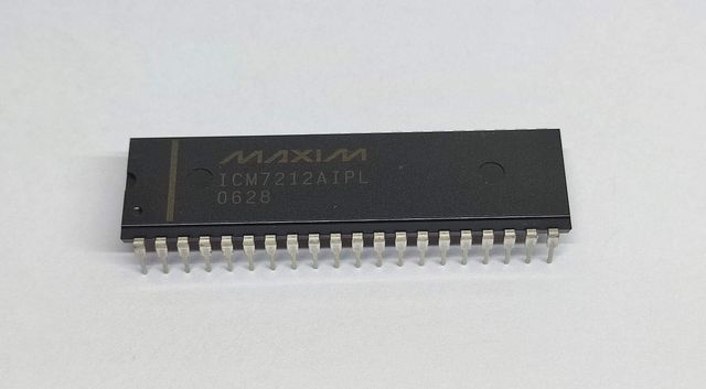 #428   ICM7212AIPL Maxim