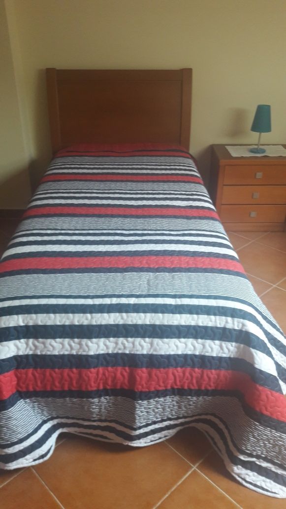 Cama solteiro  com colchão