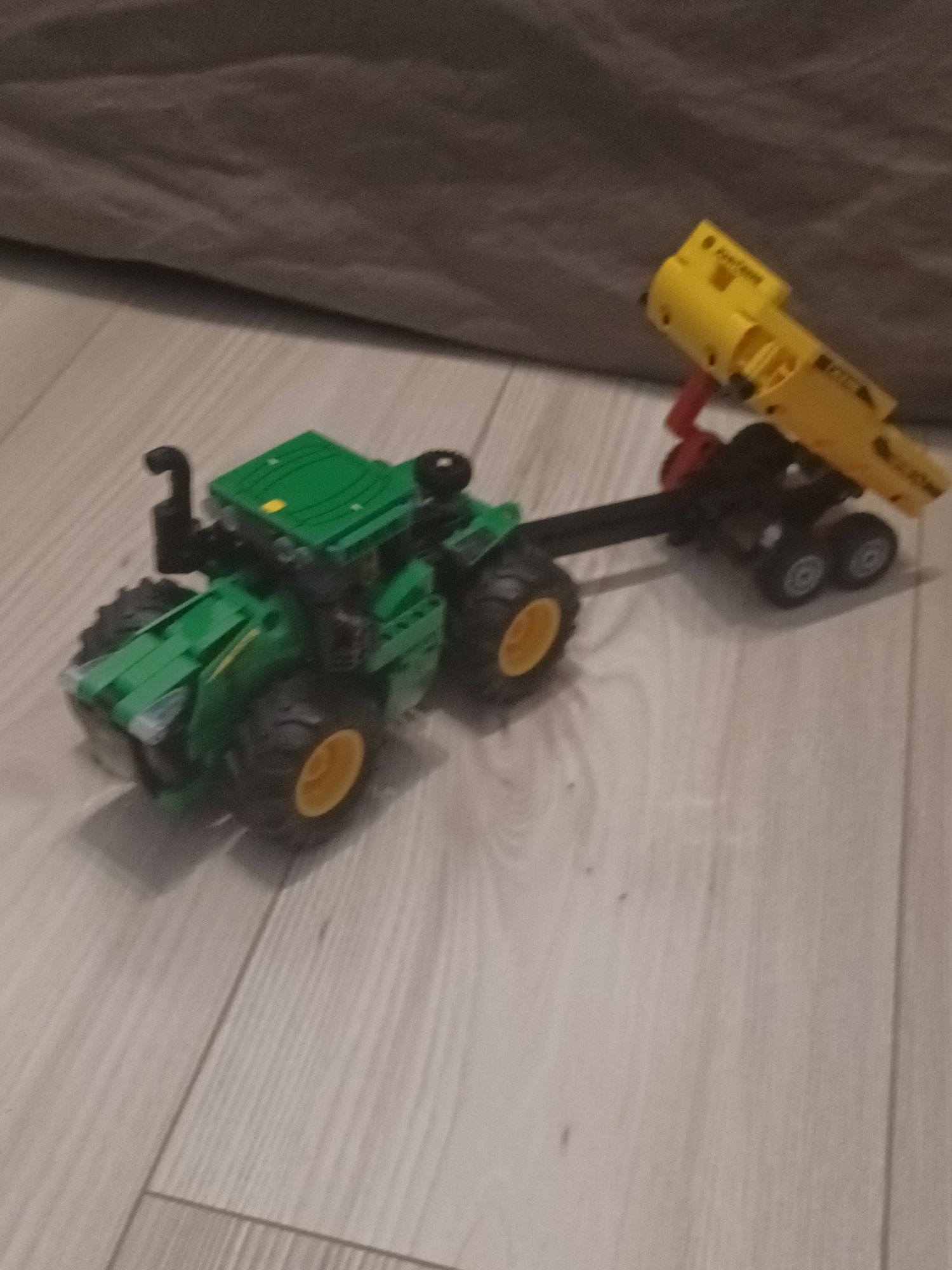 Lego 42136 traktor john deere.