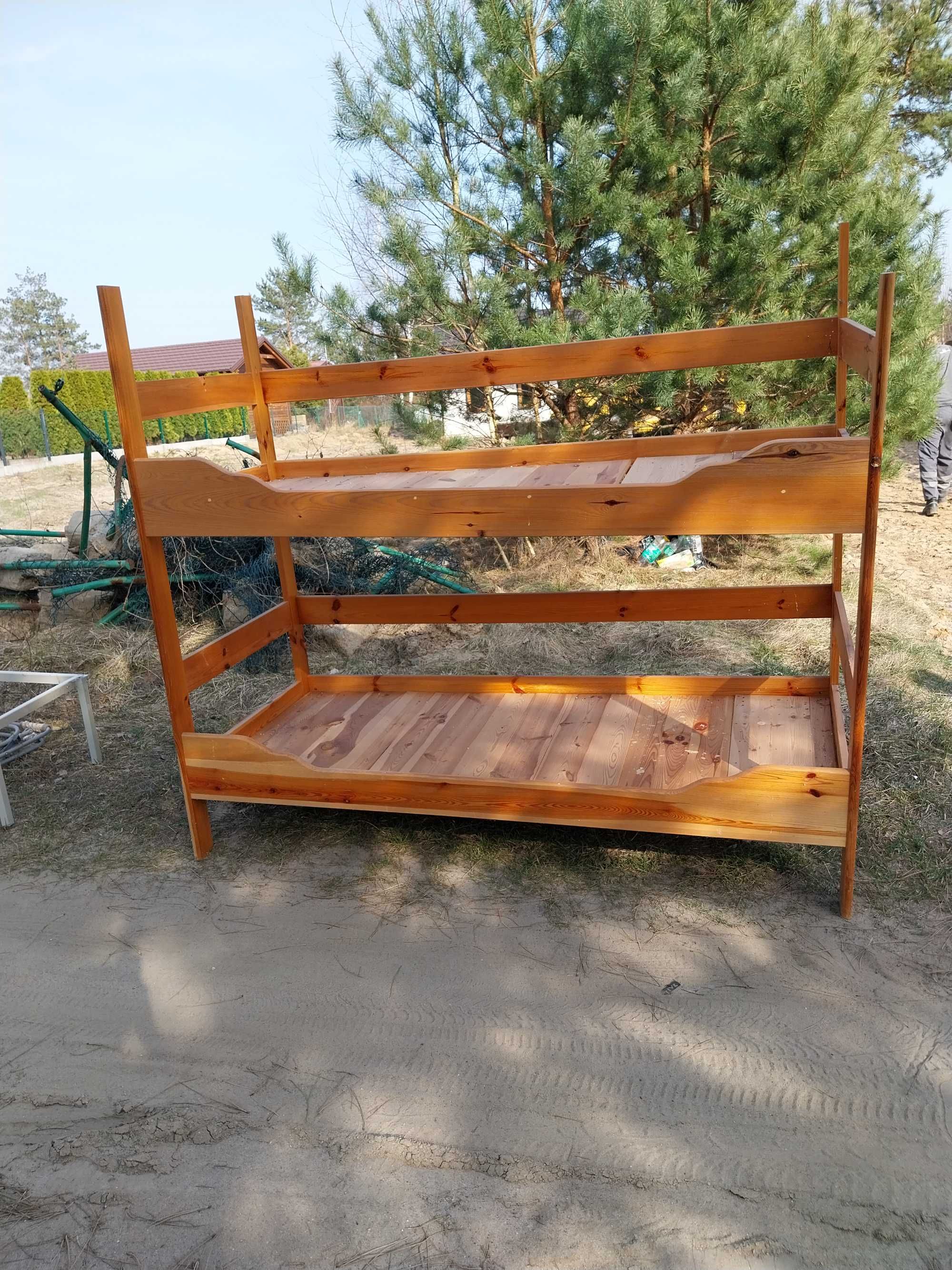 Łóżko piętrowe drewniane