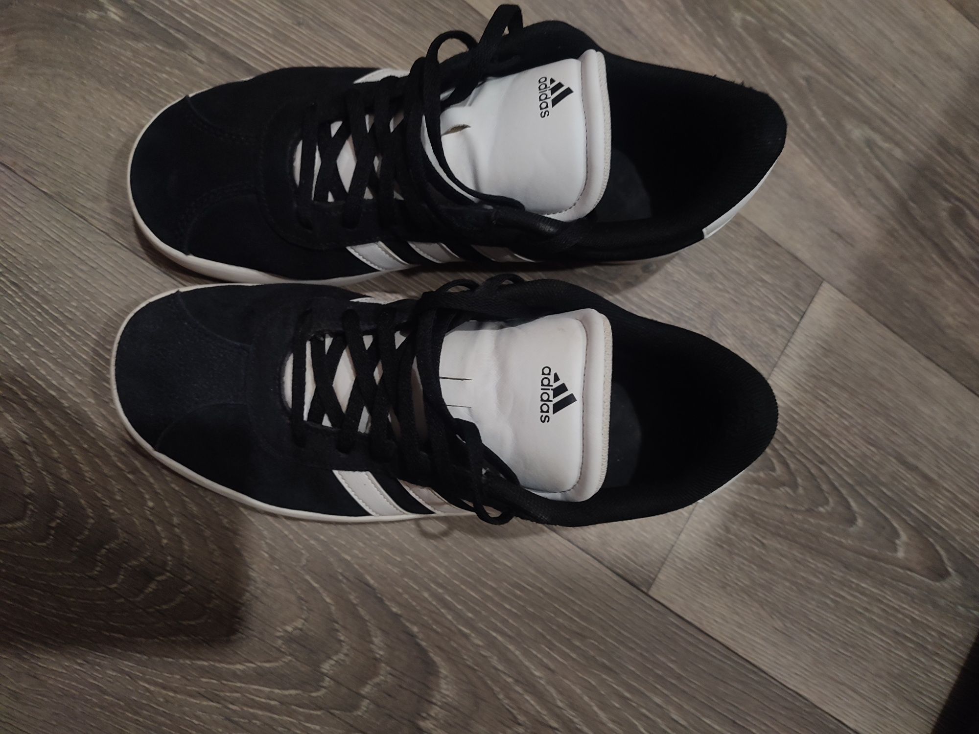 Кросівки adidas 40 розмір