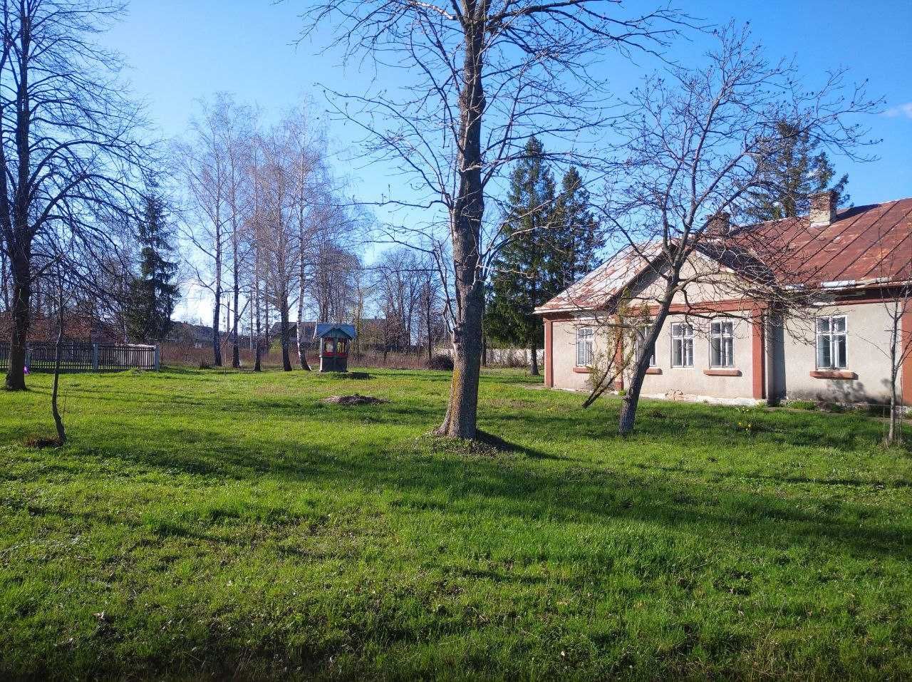 Продається будівля для комерційної та соціальної діяльності.