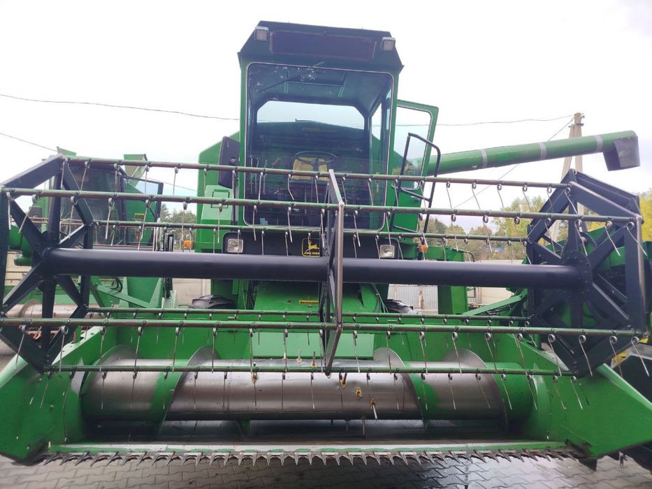 Комбайн зернозбиральний John Deere 1052, 1055