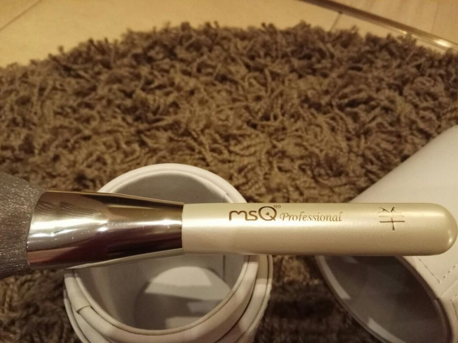 MSQ Professional Zestaw 8 pędzli do makijażu+tuba