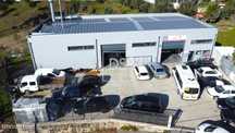 Pavilhão com Oficina Automóvel em Funcionamento