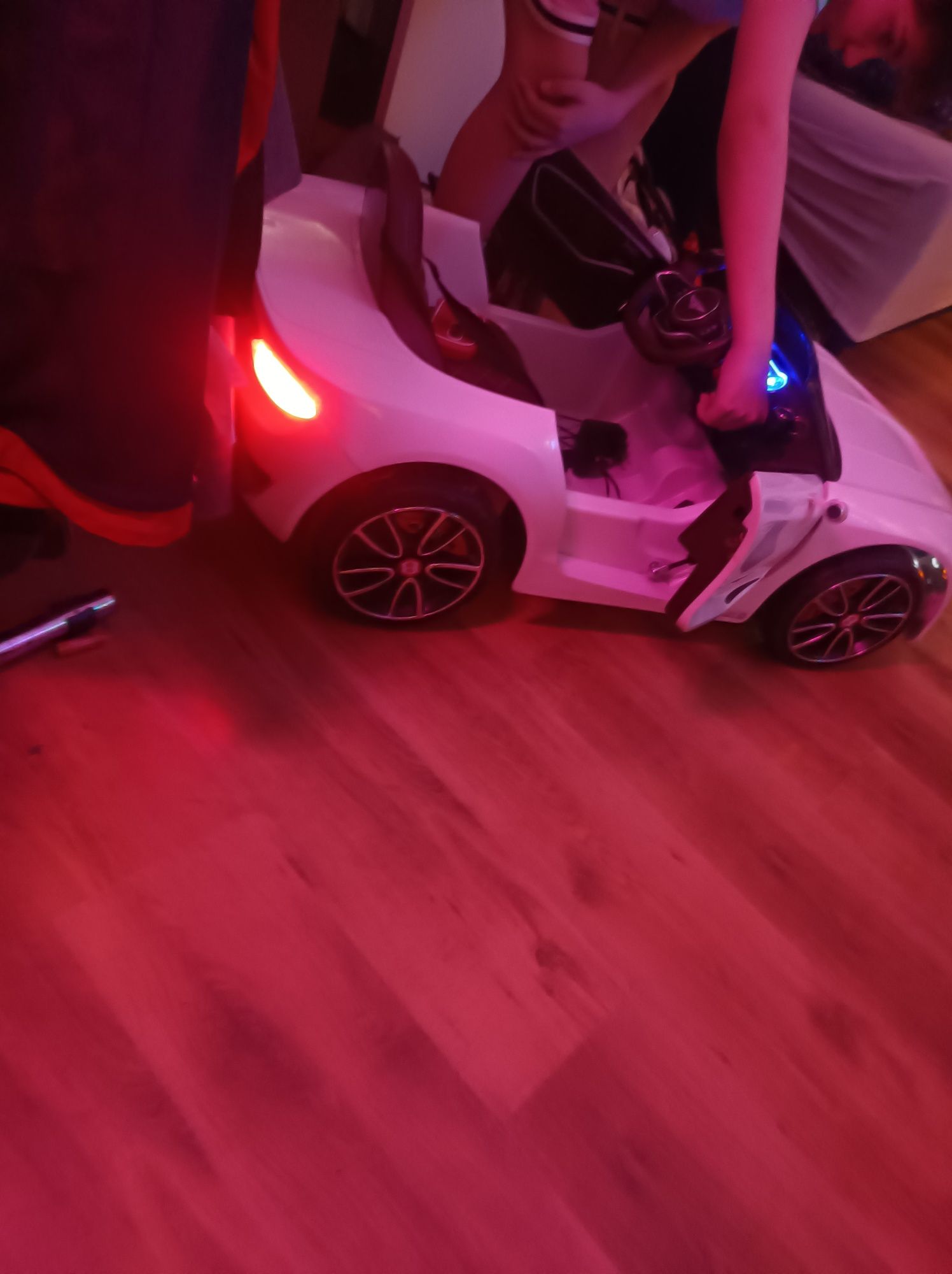 Bentley!! Autko na akumulator